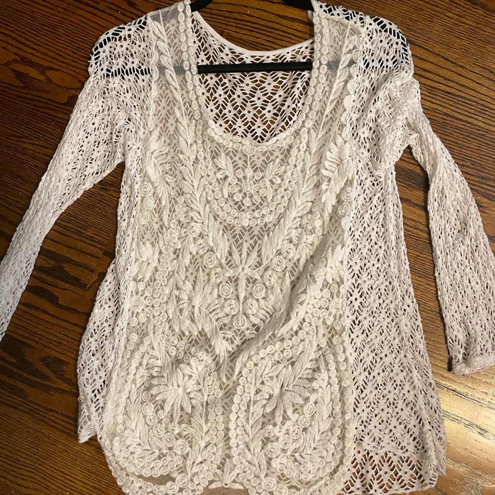White lacy women’s top one size